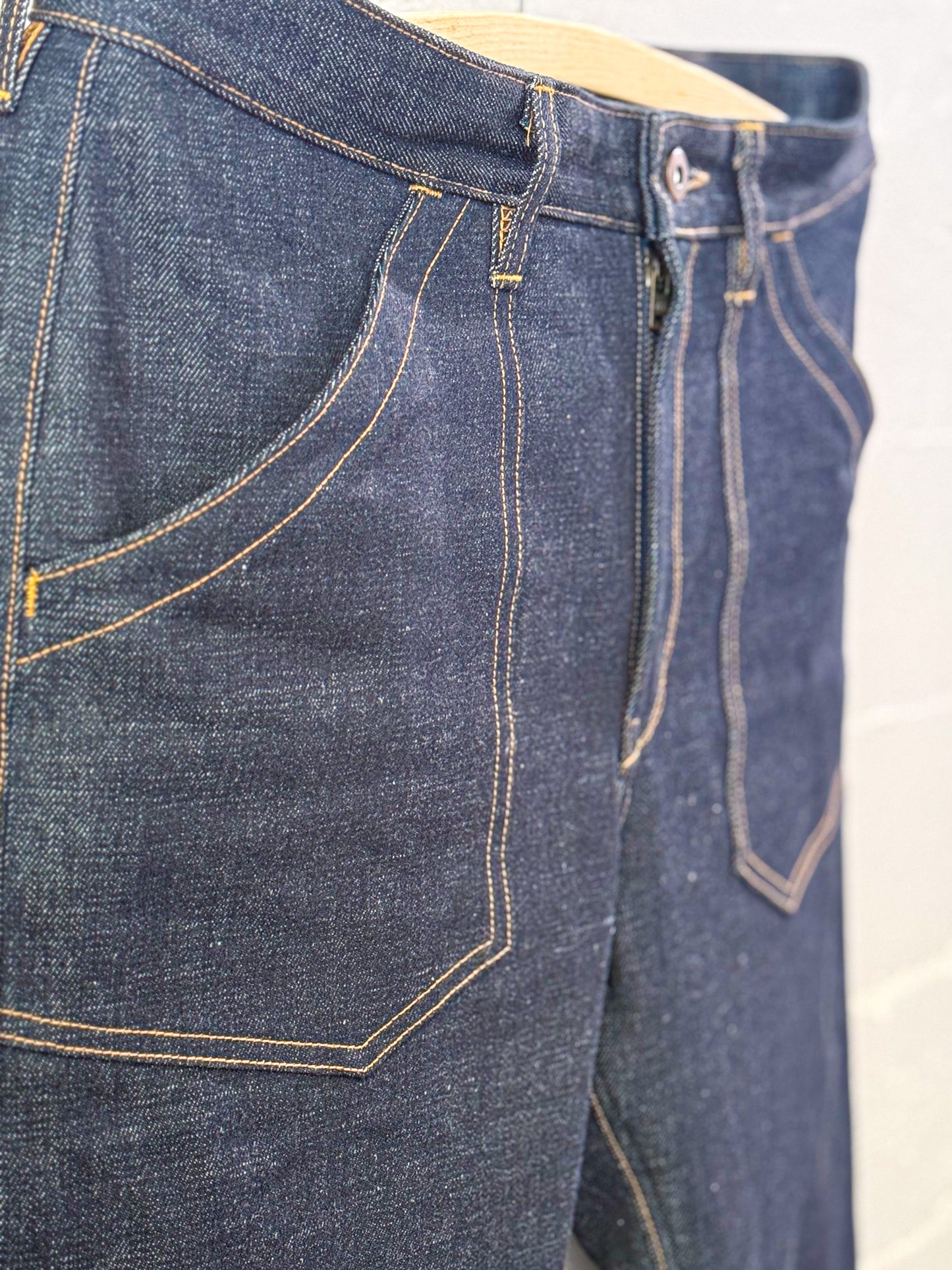 Relaxed Straight Jeans